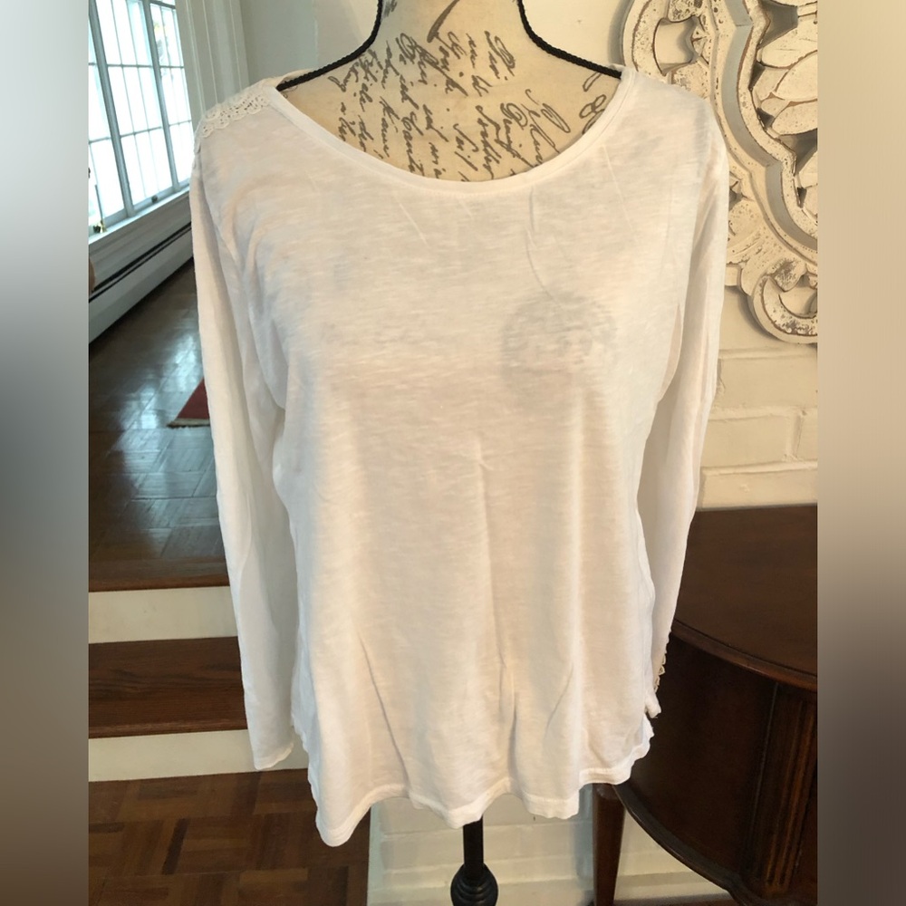 LOFT TUNIC WITH DECORATIVE LACE SLEEVE